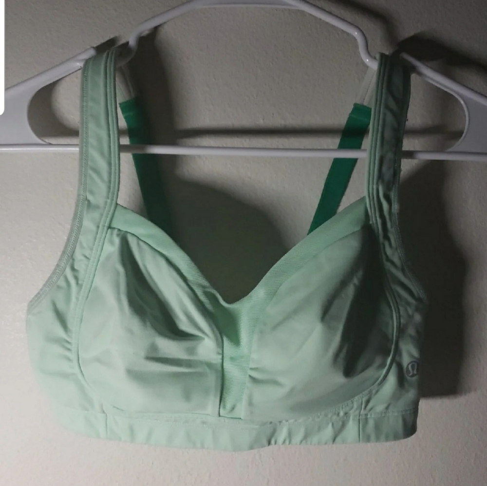 Lululemon  mint green bra sz 34c